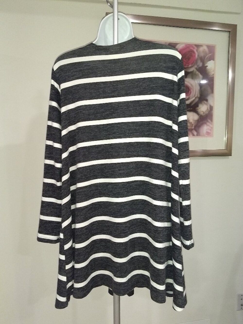 LuLaRoe maternity cardigan. Size M. - Picture 3 of 5